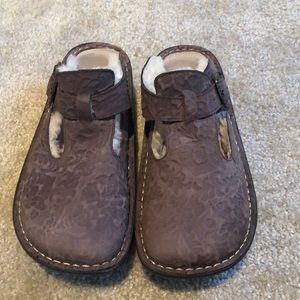 Alegria Clogs